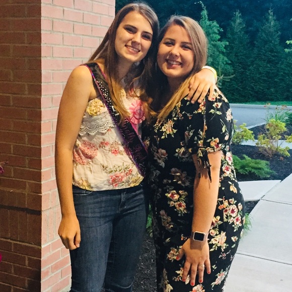 Meet your Posher, Courtney - Picture 2 of 4